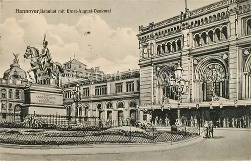 AK / Ansichtskarte Hannover Bahnhof mit Ernst August Denkmal Hannover