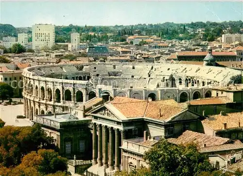 AK / Ansichtskarte Nimes Vue generale sur les Arenes et le Palais de Justice Nimes