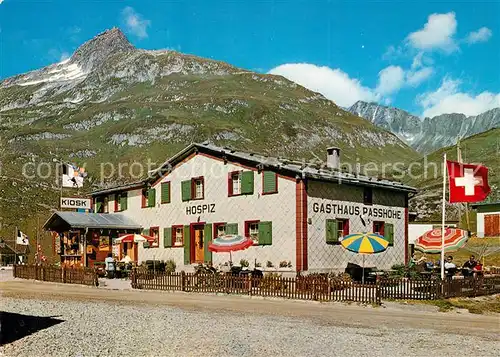 AK / Ansichtskarte Oberalp Oberalppass Gasthaus Passhoehe mit Piz Tiarms Schweizer Flagge Oberalp