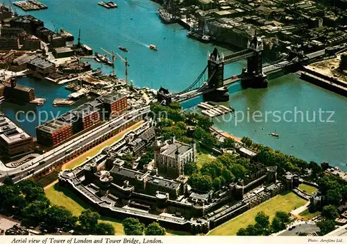 AK / Ansichtskarte London Fliegeraufnahme London Tower Tower Bridge London
