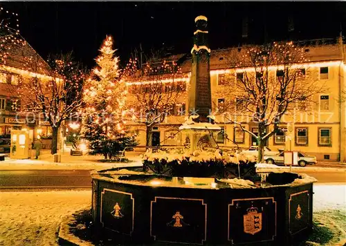 AK / Ansichtskarte Sulz_Neckar Brunnen Marktplatz Winter Beleuchtung Sulz Neckar