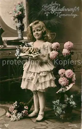 AK / Ansichtskarte Foto_BNK_Nr. 32977 1 Namenstag Kind Maedchen Blumen  Foto_BNK_Nr.