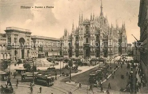 AK / Ansichtskarte Strassenbahn Milano Duomo e Piazza  Strassenbahn