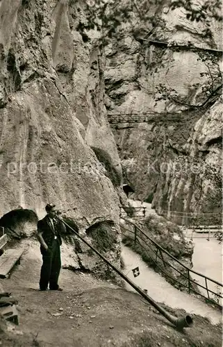 AK / Ansichtskarte Alphorn Alphornblaeser Aareschlucht Meiringen  Alphorn