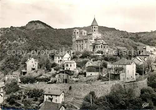 AK / Ansichtskarte Saint Nectaire_Puy_de_Dome Eglise Monument historique du XII siecle Saint Nectaire_Puy