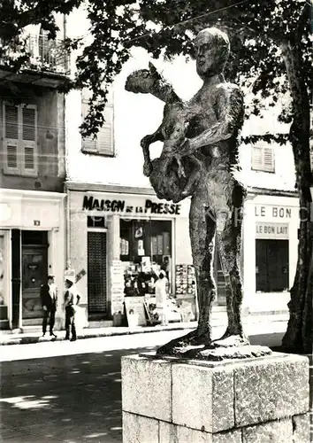 AK / Ansichtskarte Vallauris Statue de l Homme au Mouton Centre Mondial de Poteries et de Ceramiques d Art Vallauris