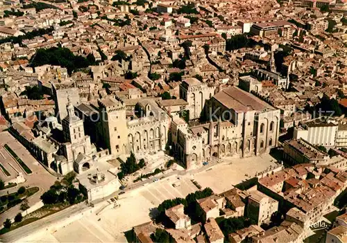 AK / Ansichtskarte Avignon_Vaucluse Vue generale aerienne sur Notre Dame des Doms et le Palais des Papes Avignon Vaucluse