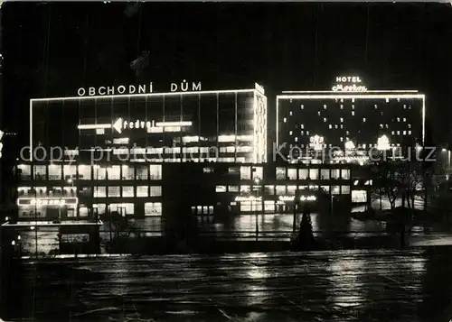 AK / Ansichtskarte Gottwaldov_Tschechien Obchodni Dum Predvoj a hotel Moskva Gottwaldov Tschechien