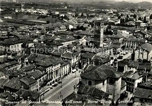 AK / Ansichtskarte Bassano_del_Grappa Panorama dall aereo Piazza Liberta e Garibaldi Bassano_Del_Grappa