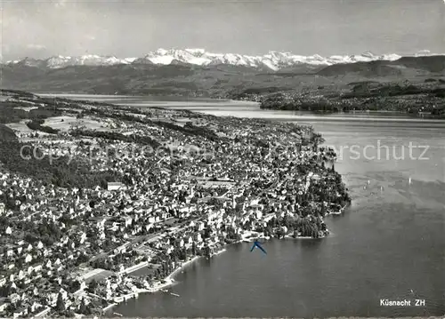 AK / Ansichtskarte Kuesnacht Fliegeraufnahme mit Zuerichsee Kuesnacht