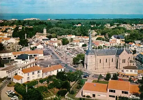 AK / Ansichtskarte Notre Dame de Monts Eglise et le centre du bourg vue aerienne Notre Dame de Monts