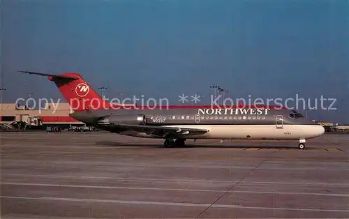 AK / Ansichtskarte Flugzeuge_Zivil Northwest Airlines McDonnell Douglas DC 9 15F  Flugzeuge Zivil