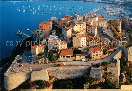 AK / Ansichtskarte Calvi Altstadt Stadtmauer Hafen Fliegeraufnahme Calvi