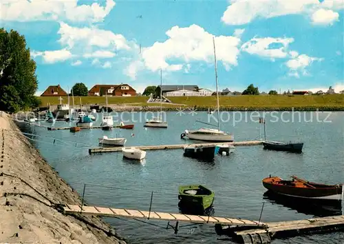 AK / Ansichtskarte Kollmar_Holstein Hafen mit Deich und Faehrhaus 