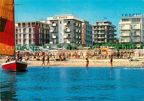 AK / Ansichtskarte Riccione Alberghi a mare spiaggia Strand Hotels Segelboot Riccione