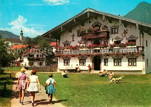 AK / Ansichtskarte Ruhpolding Schwabenbauerhof Blumenschmuck Liegewiese Ruhpolding