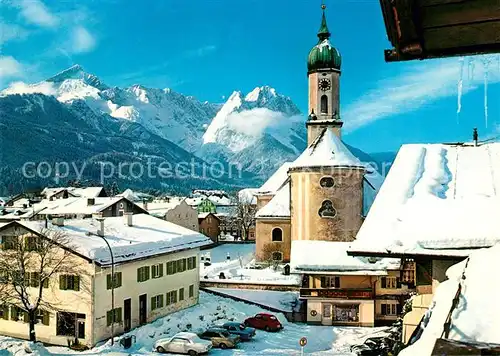 AK / Ansichtskarte Garmisch Partenkirchen Ortsmotiv mit Kirche Blick gegen Zugspitzgruppe Wettersteingebirge Huber Karte Nr 8552 Garmisch Partenkirchen