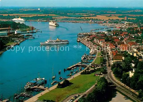 AK / Ansichtskarte Travemuende_Ostseebad Fliegeraufnahme Hafen Travemuende_Ostseebad