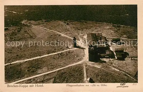 AK / Ansichtskarte Brocken_Harz Brocken Kuppe mit Brockenhotel Fliegeraufnahme Brocken Harz