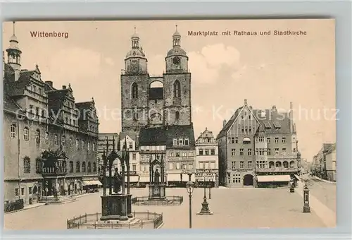 AK / Ansichtskarte Wittenberg_Lutherstadt Marktplatz mit Rathaus und Stadtkirche Wittenberg_Lutherstadt