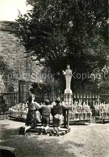 AK / Ansichtskarte Beauraing Endroit de l Apparition Platz der Erscheinung Heiligenfigur Beauraing