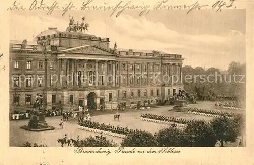 AK / Ansichtskarte Braunschweig Parade vor dem Schloss Braunschweig