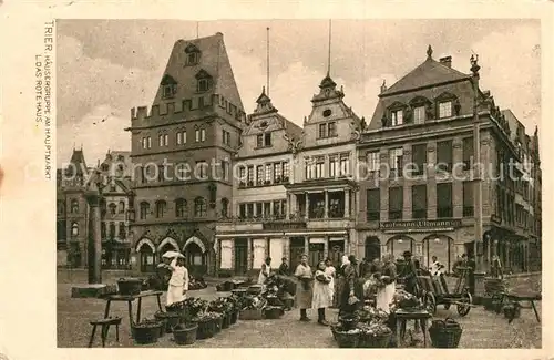 AK / Ansichtskarte Trier Haeusergruppe am Hauptmarkt mit Rotem Haus Trier