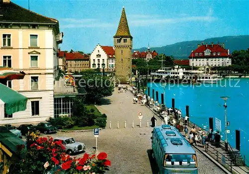 AK / Ansichtskarte Lindau_Bodensee Promenade am Hafen mit Leuchtturm Lindau Bodensee