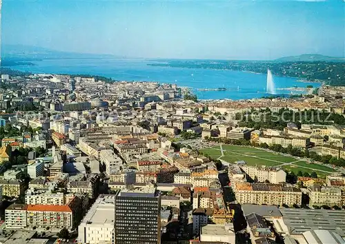 AK / Ansichtskarte Genf_GE Stadtpanorama mit Blick auf den Genfersee Fliegeraufnahme Genf_GE