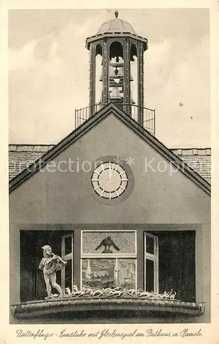 AK / Ansichtskarte Hameln_Weser Rattenfaenger Kunstuhr mit Glockenspiel am Rathaus Hameln Weser
