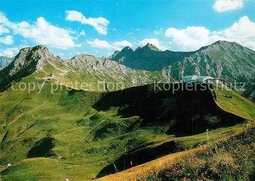 AK / Ansichtskarte Kleinwalsertal Kanzlerwandbahn Bergstation mit Kanzelwand Hochgehren  und Hammerspitze Kleinwalsertal