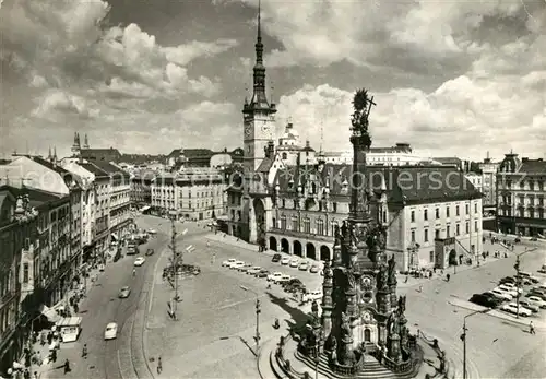 AK / Ansichtskarte Olomouc Friedensplatz Rathaus Dreifaltigkeitssaeule Olomouc