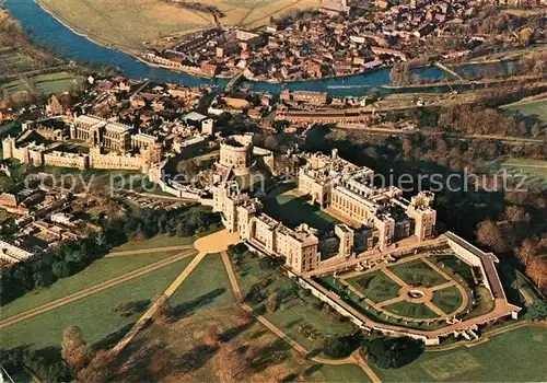 AK / Ansichtskarte Windsor_Castle Aerial view from south east Windsor_Castle