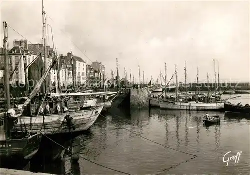 AK / Ansichtskarte Douarnenez Le Port Bateaux Douarnenez