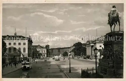 AK / Ansichtskarte Berlin Unter den Linden mit Schlossblick Berlin