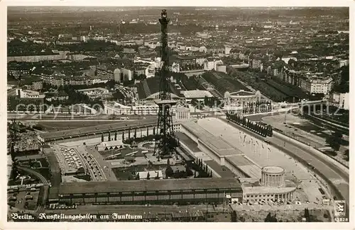 AK / Ansichtskarte Berlin Ausstellungshallen am Funkturm Fliegeraufnahme Berlin