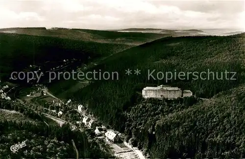 AK / Ansichtskarte Brilon Wald Johannesstift mit Blick auf Hoheneimberg Fliegeraufnahme Brilon Wald