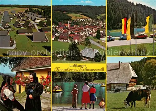 AK / Ansichtskarte Tennenbronn Panorama Luftkurort Schwarzwald Bauernhaus Kuehe See Ferienhaeuser Trachten Tennenbronn