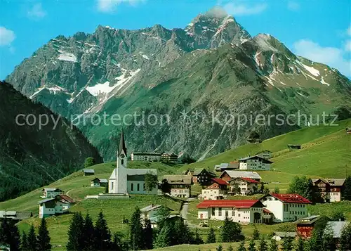 AK / Ansichtskarte Hirschegg_Kleinwalsertal_Vorarlberg Ortsansicht mit Kirche Widderstein Allgaeuer Alpen Hirschegg_Kleinwalsertal