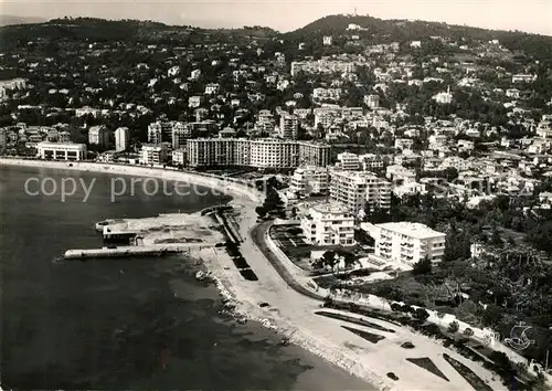 AK / Ansichtskarte Cannes_Alpes Maritimes Boulevard de la Croisette Vue aerienne Cannes Alpes Maritimes