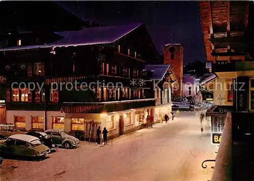 AK / Ansichtskarte Adelboden Dorfstrasse mit Kirche bei Nacht Adelboden