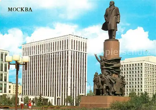 AK / Ansichtskarte Moscow_Moskva Monument of V. I. Lenin in October Square Denkmal Statue Moscow Moskva