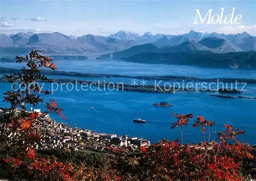 AK / Ansichtskarte Molde Utsikt over byen med Romsdalsfjellene i bakgrunnen Molde