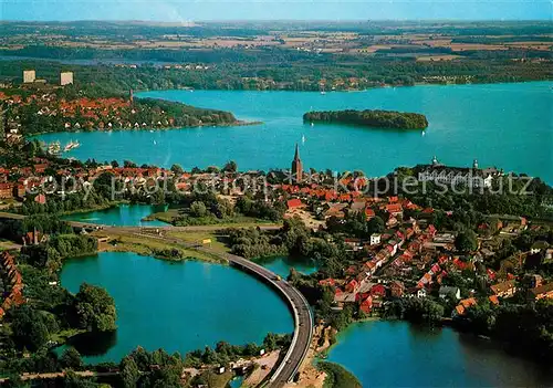 AK / Ansichtskarte Ploen_See mit Schloss Naturpark Holsteinische Schweiz Fliegeraufnahme Ploen_See
