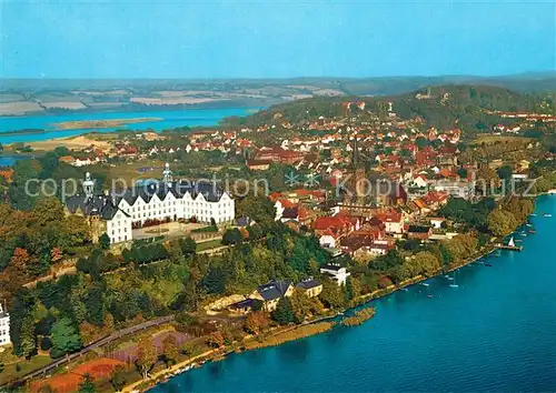 AK / Ansichtskarte Ploen_See mit Schloss Naturpark Holsteinische Schweiz Fliegeraufnahme Ploen_See