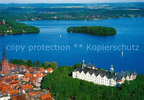 AK / Ansichtskarte Ploen_See mit Schloss Naturpark Holsteinische Schweiz Fliegeraufnahme Ploen_See