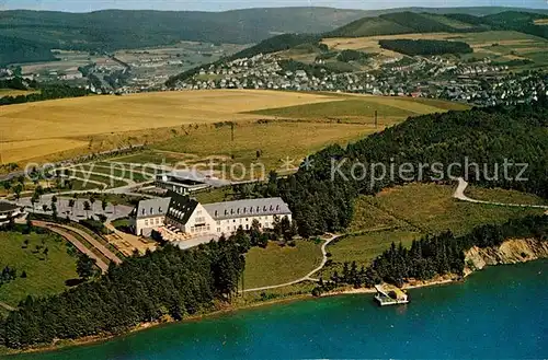 AK / Ansichtskarte Meschede Hennesee Hotel am Henne Stausee Fliegeraufnahme Meschede