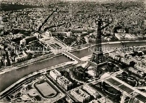 AK / Ansichtskarte Paris Fliegeraufnahme Tour Eiffel Palais de Chaillot Paris