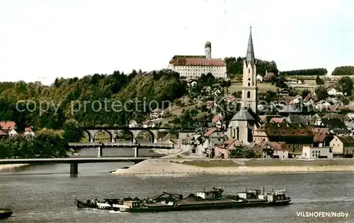 AK / Ansichtskarte Vilshofen_Donau Frachtkahn Donaubruecken Kirche Schloss Vilshofen Donau