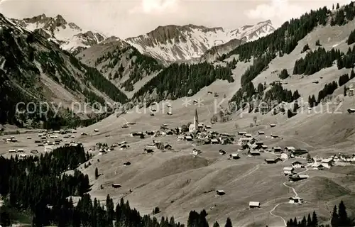 AK / Ansichtskarte Mittelberg_Kleinwalsertal Panorama mit aelpeleskopf und Guentlispitze Alpen Fliegeraufnahme Mittelberg_Kleinwalsertal